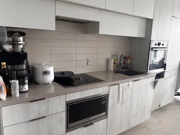 8 Eglinton Ave E #1101, Toronto, ON M4P 0C1