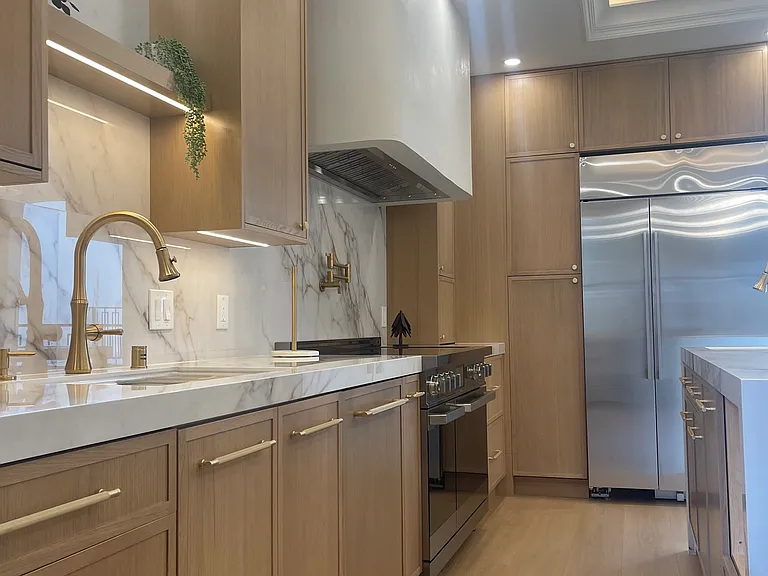 2822 Van Ness Ave — Photo 7