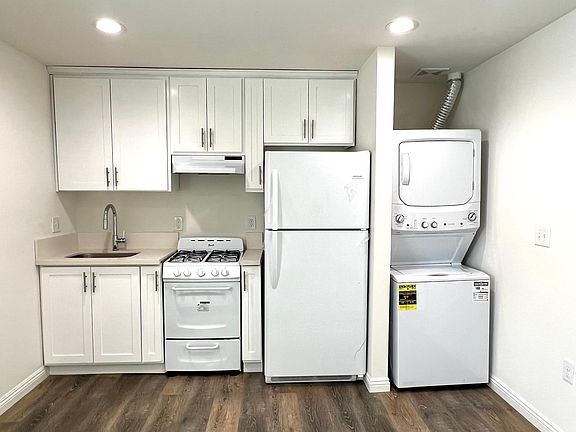 2nd image of 7315 Tujunga Ave