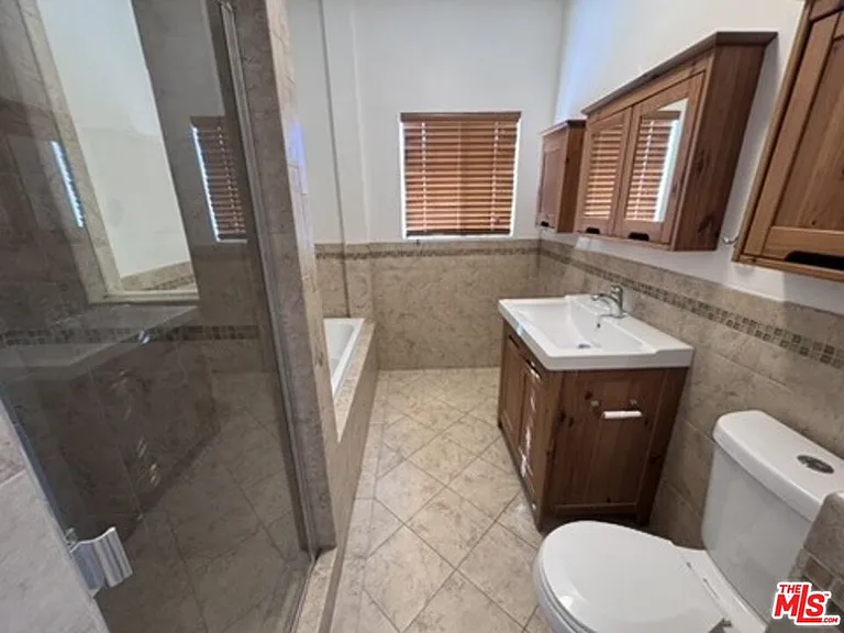 1425 S Curson Ave — Photo 20