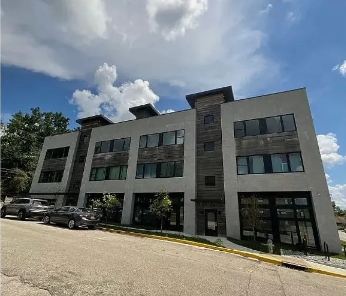 1301 S Walnut St #302 — Photo 1