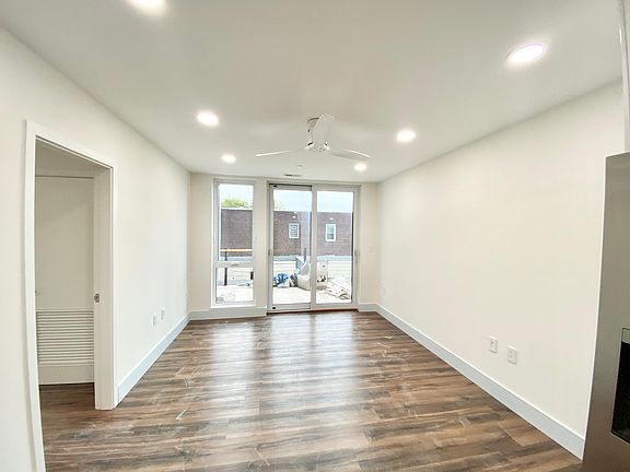 4th image of 4900 Spruce St #222