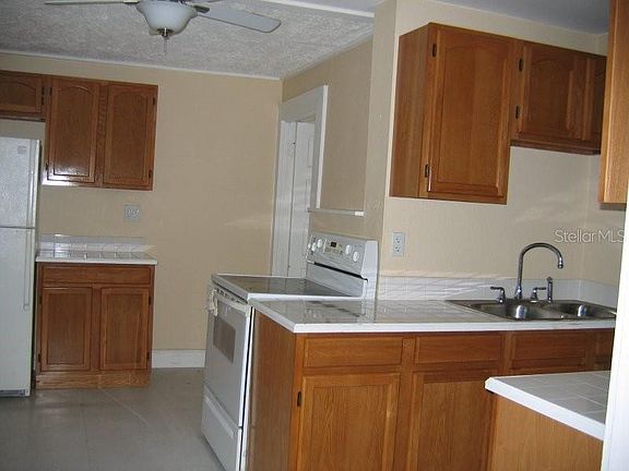 4th image of 678 10th Ave S