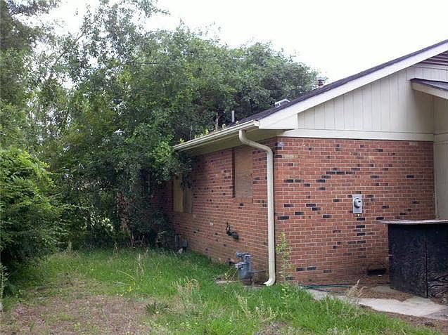 2nd image of 1001 Albemarle Ct