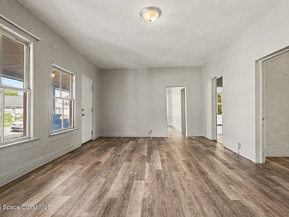 5th image of 605 Gilmore Ave