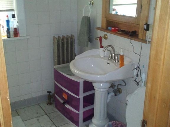 4th image of 1446 W Rosemont Ave #1