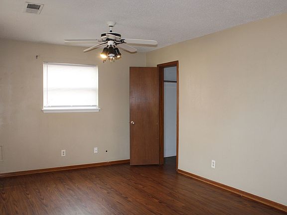 2nd image of 4010 SE 14th Pl
