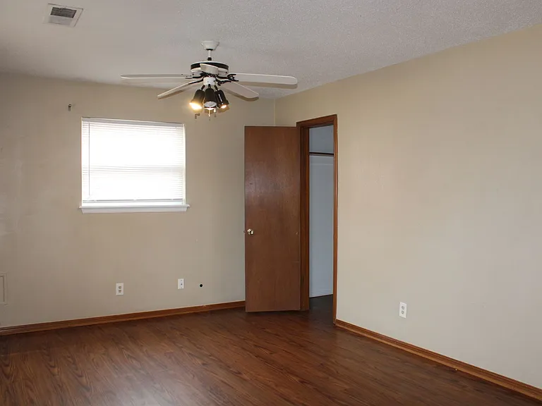 4010 SE 14th Pl — Photo 2