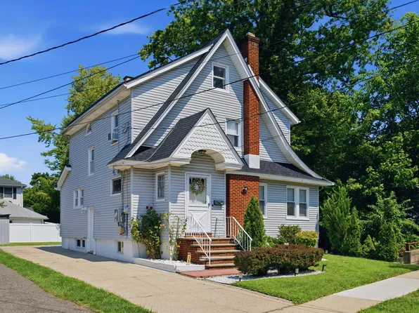 38 Shadyside Ave, Dumont, NJ 07628