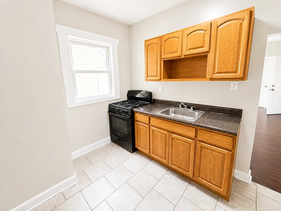 40 Vermont Ave #2