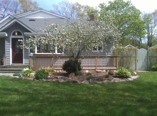 985 Gardiner Dr, Bay Shore, NY 11706