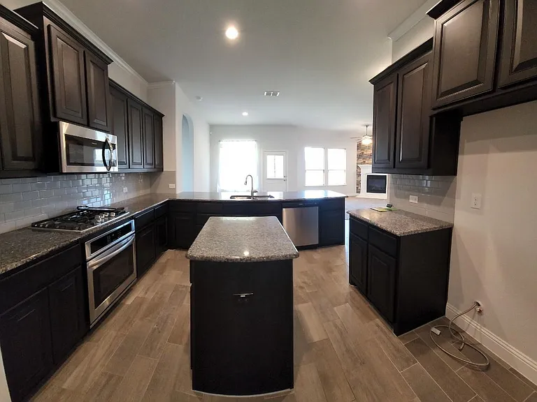 1801 Spinnaker Dr — Photo 13