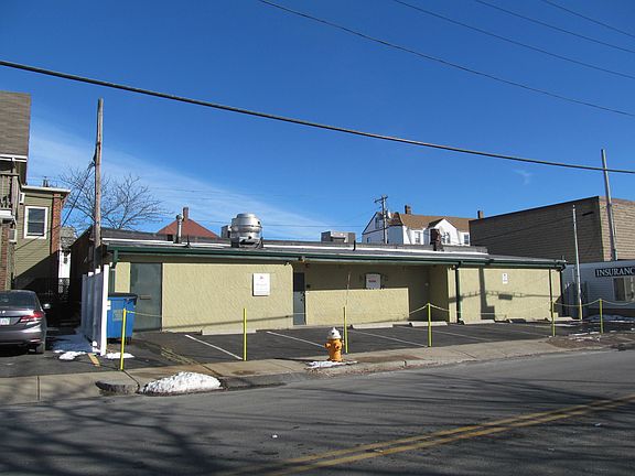 155 Veterans Rd, w/8 car pkg