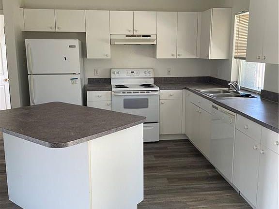 4th image of 620 NE Van Loon Ln