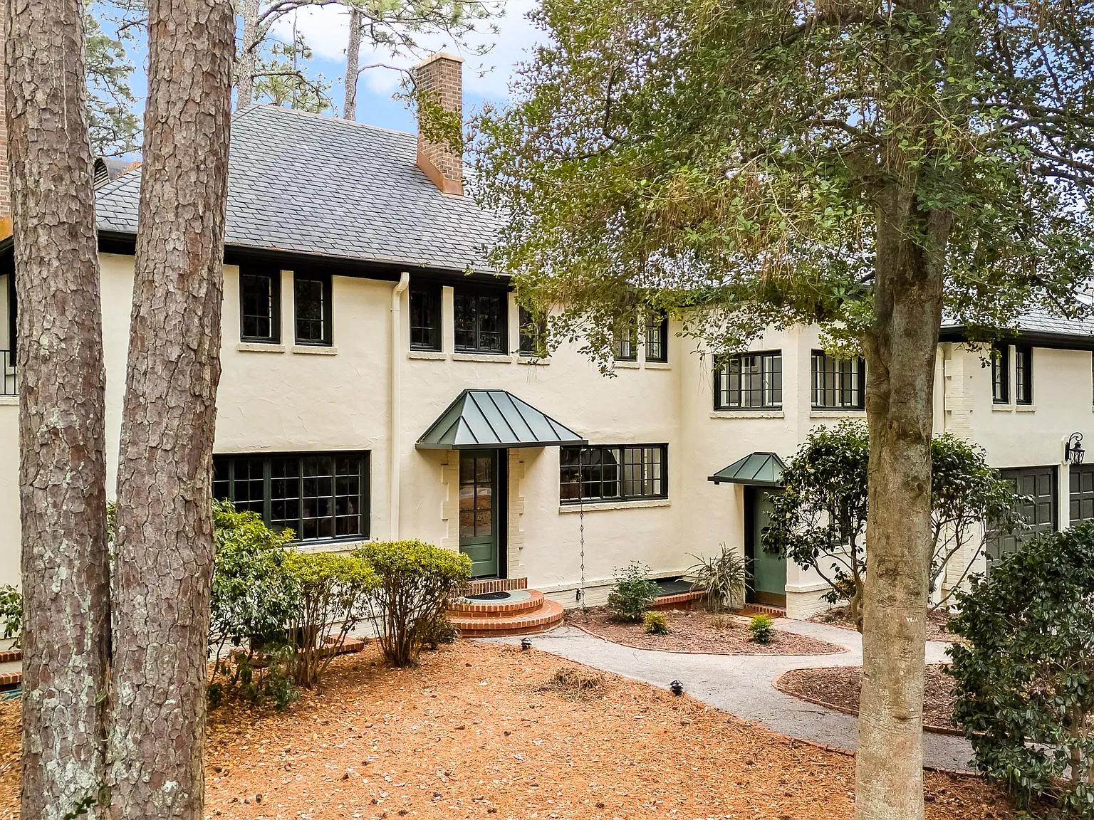 5 bed, 2740 sqft, $4,500 — Photo 1