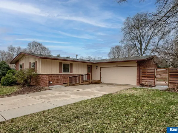 2425 Cheshire N, Lincoln, NE 68512