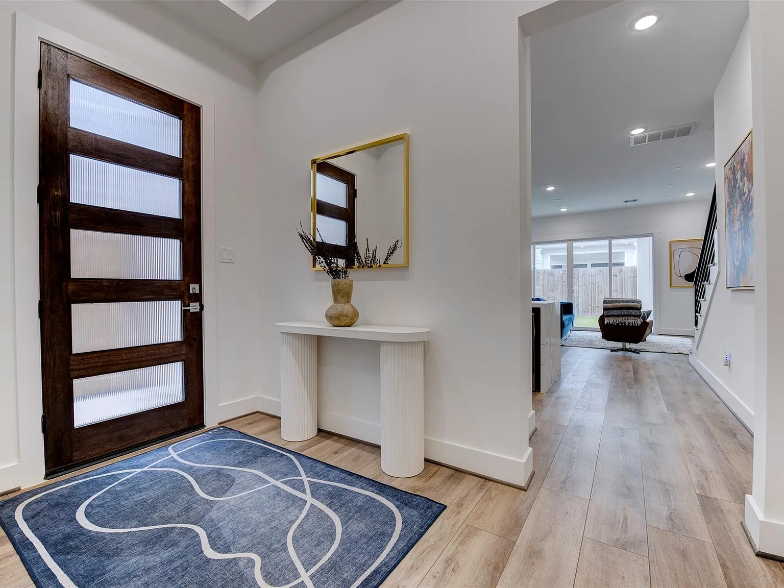 3 bed, 3.5 bath, 2051 sqft, $3,000 — Photo 3