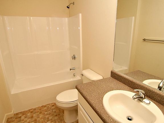 5th image of 3176 Brookside Dr