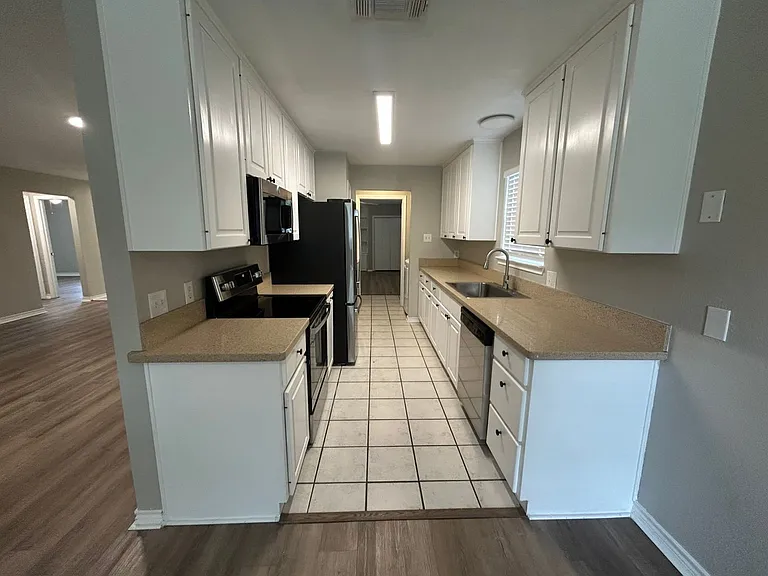 1310 Goodhue Dr — Photo 11