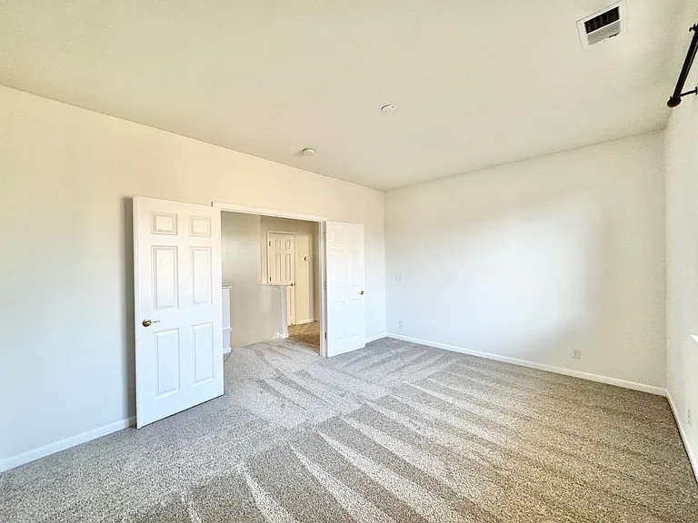 814 Dederick Ct — Photo 10