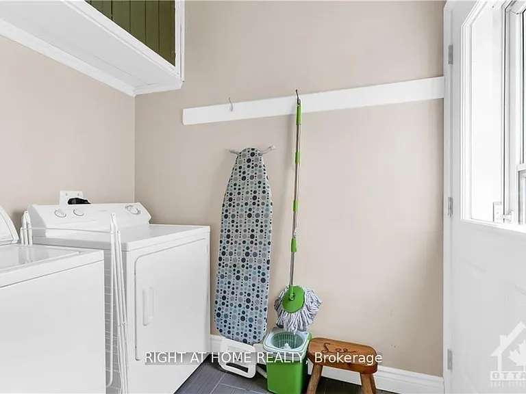 24 Desjardins Ave — Photo 12