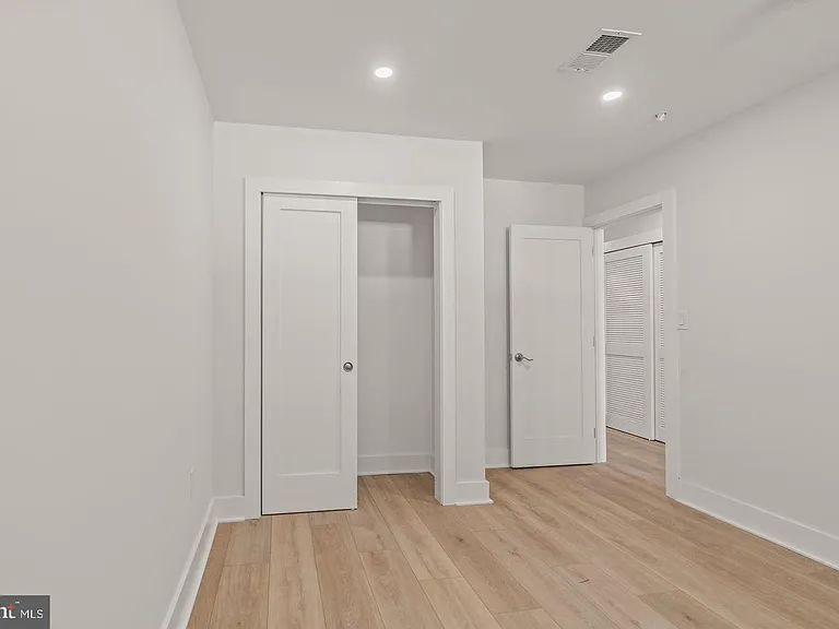 253 N 3rd St #3R — Photo 11