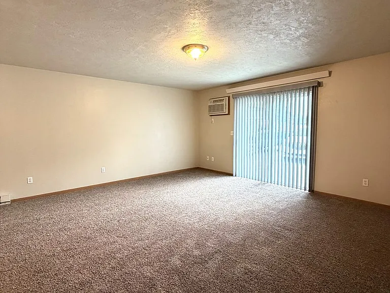 2808 6th St SW — Photo 3
