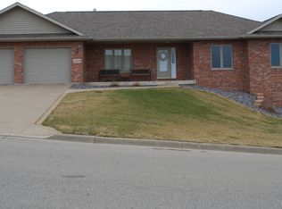2519 Amber Ridge Dr, Dubuque, IA 52002