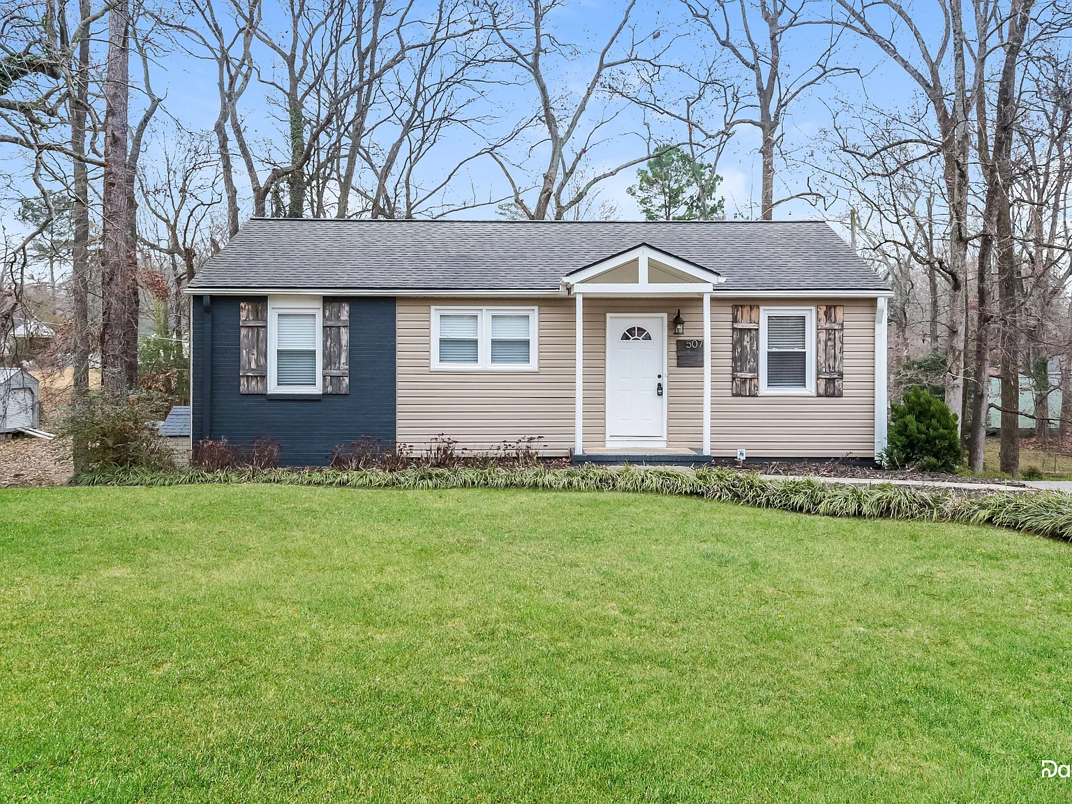 3 bed, 2.0 bath, 1900 sqft, $2,000 — Photo 1