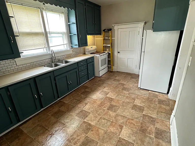 204 Bly St — Photo 1