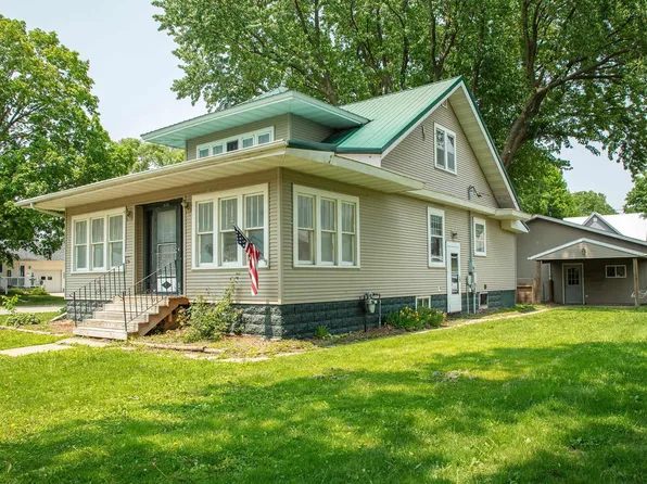 220 W Greene St, Clarksville, IA 50619
