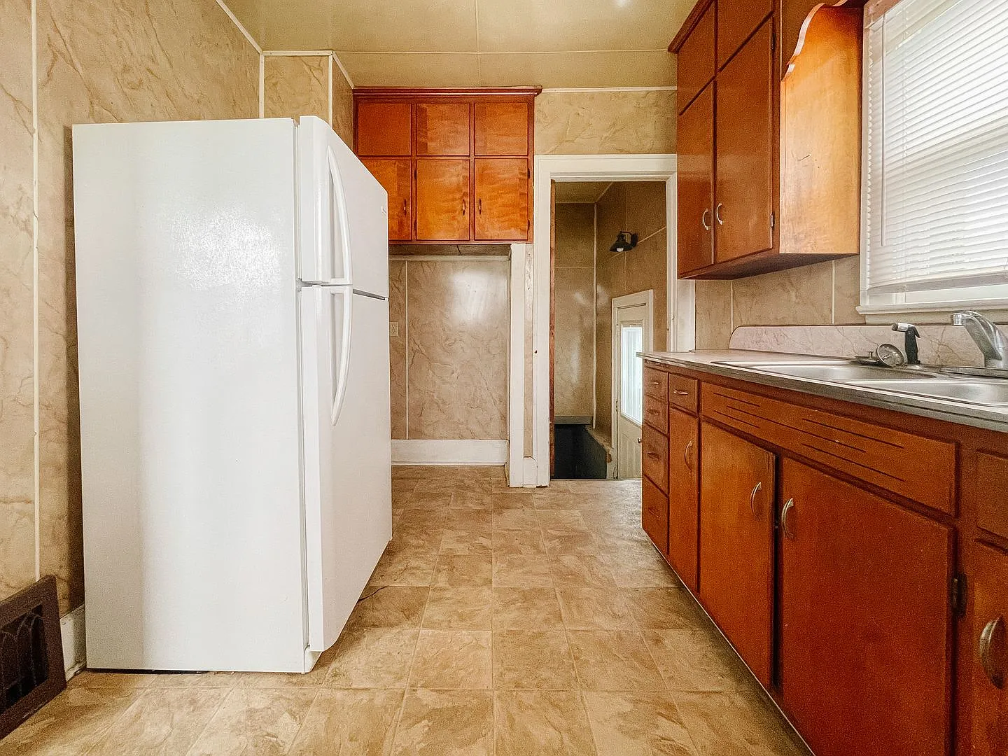 For Rent: 1317 W Memorial Dr! Pet Friendly with Fenced in back yard 2 Bedroom 1 Bath in the heart... — Photo 3
