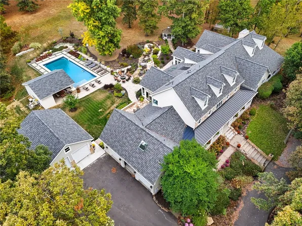 5056 Bear Run Rd, Cranberry Township, PA 16066