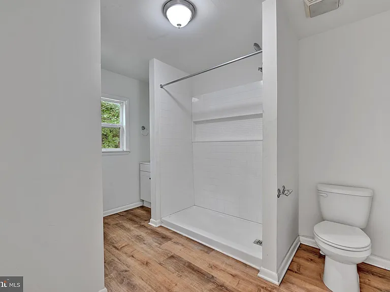 811 Seagrove Rd E #811 — Photo 5