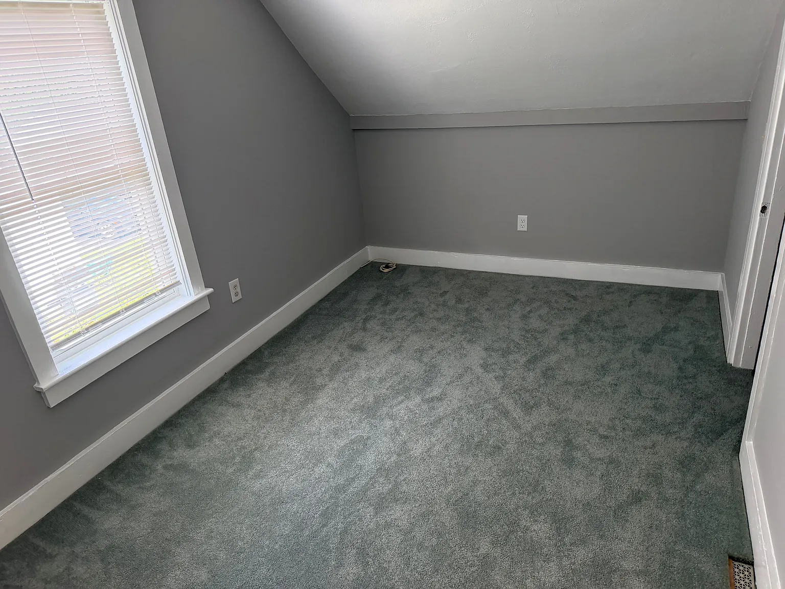 2 bed, 1050 sqft, $2,400 — Photo 2