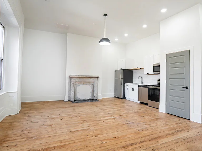 4402 Butler St #201 — Photo 6
