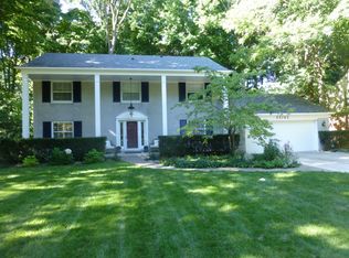 33762 Colony Park Dr, Farmington Hills, MI 48331