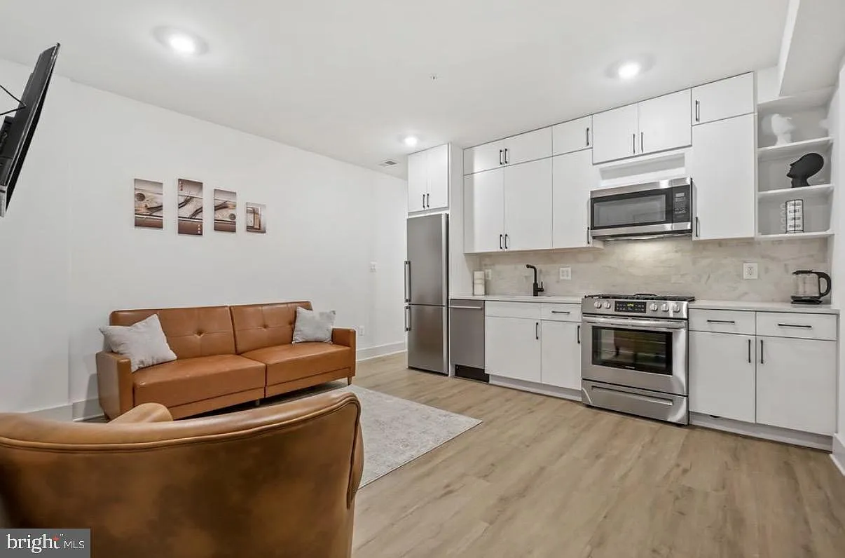 2 bed, 1.0 bath, 498 sqft, $2,300 — Photo 4