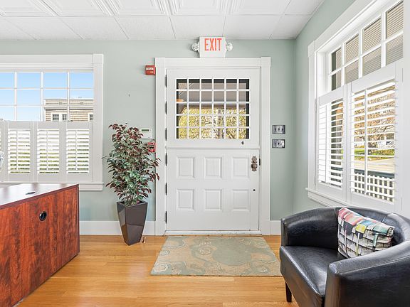 4th image of 439 York Street