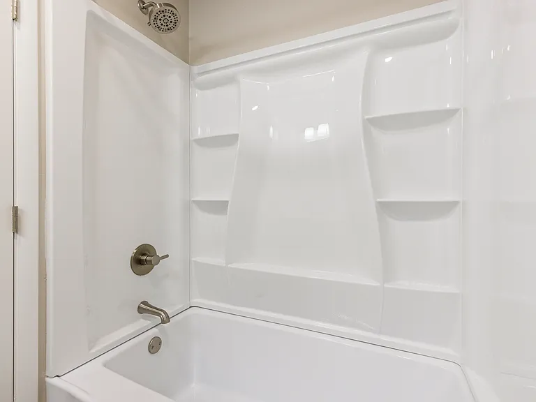 primary bedroom full bath