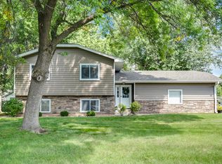 9760 98th Pl N, Maple Grove, MN 55369
