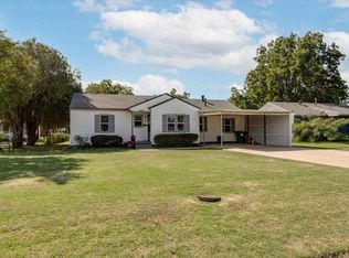 460 E Iowa St, Walters, OK 73572