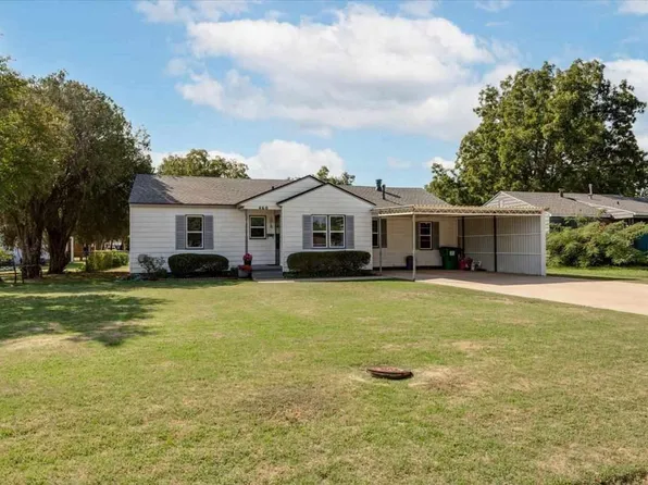 460 E Iowa St, Walters, OK 73572