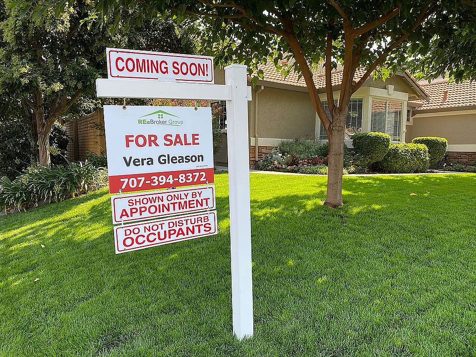 1st image of 900 Cashel Cir
