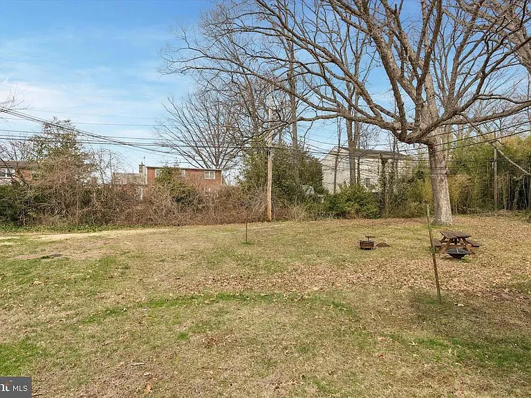 621 Hamilton St — Photo 11
