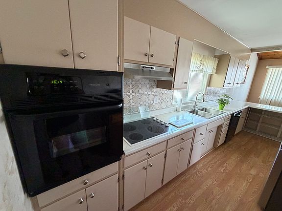 4th image of 33 Poplar St