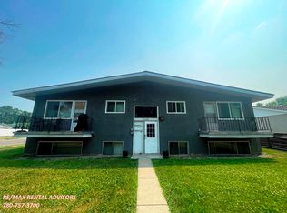 11839 45th St NW #3, Edmonton, AB T5W 2T3