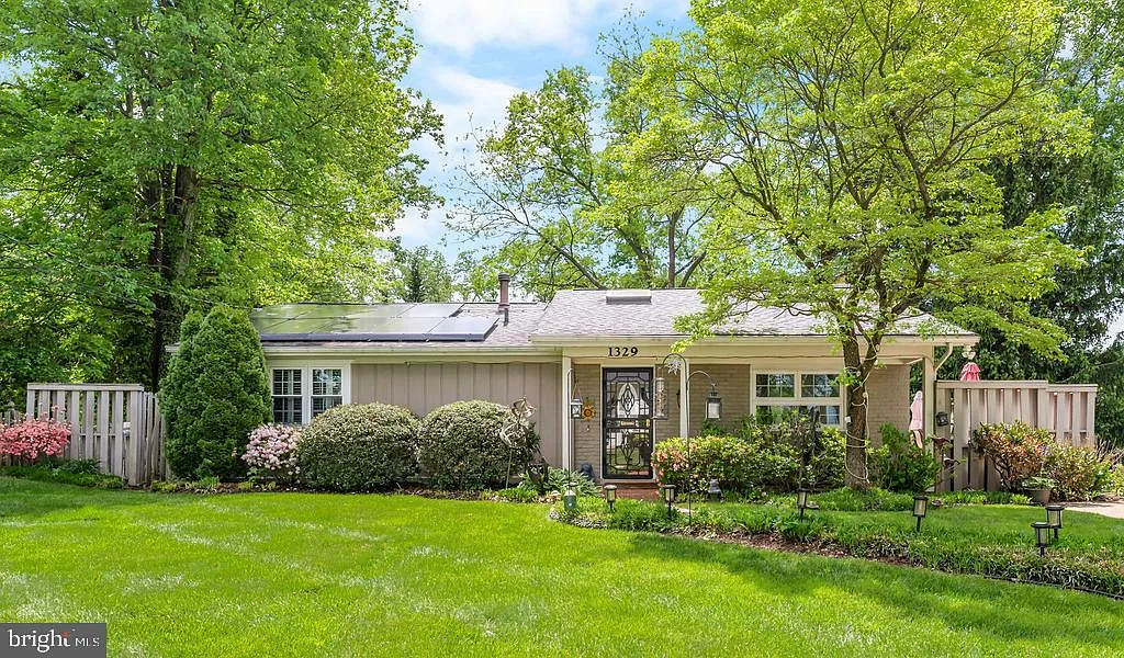 4 bed, 3242 sqft, $4,400 — Photo 4
