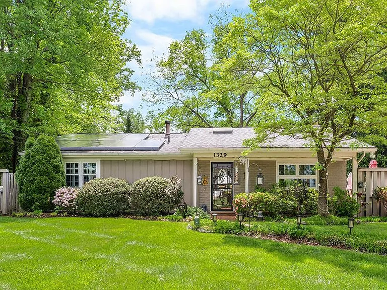 1329 Gresham Rd — Photo 4