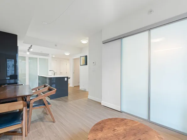 1283 Howe St #404, Vancouver, BC V6Z 0E3